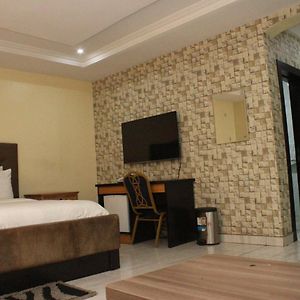 Mitos Luxury Suites